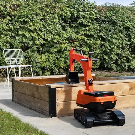 Modern Family By The Sea With Activities Nysted